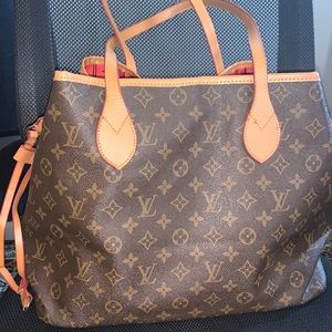 L*V* Neverfull look alike.  NWOT